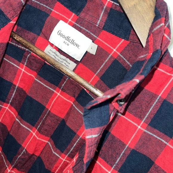 Men’s plaid button down - Picture 3 of 4